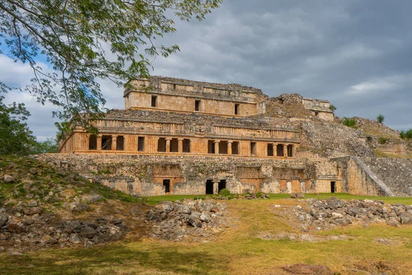 Sayil Maya arkeolojik alanındaki Büyük Saray. Yucatan. Meksika.