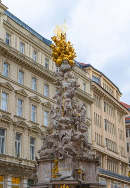 Veba Sütunu (1694) veya Trinity Sütunu (Dreifaltigkeitssaule) Graben 'de bulunan Kutsal Üçlemeci sütunu, Viyana, Wien, Avusturya' da bir sokak..