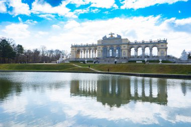 Gloriette, Schonbrunn Palace Parkı 'nda. Mimarlık fotoğrafçılığı. Viyana. Sosis. Avusturya. Avrupa.