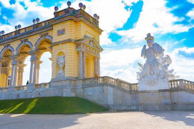Gloriette, Schonbrunn Palace Parkı 'nda. Mimarlık fotoğrafçılığı. Viyana. Sosis. Avusturya. Avrupa.