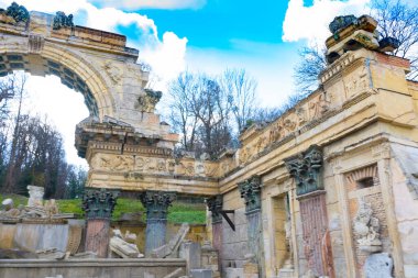 Schonbrunn Palace Parkı 'ndaki Roman Harabeleri. Mimarlık fotoğrafçılığı. Viyana. Sosis. Avusturya. Avrupa.