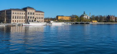 Skeppsholmen (merkez bölge). İsveç 'in Stockholm başkenti. Lakeside Panorama. Seyahat fotoğrafı..