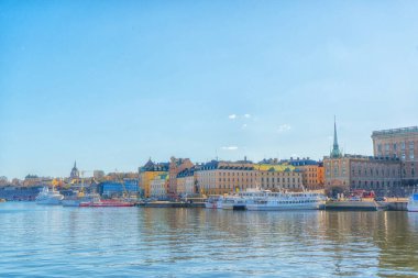 Eski kasaba manzarası (gamla stan). İsveç 'in Stockholm başkenti. Lakeside Panorama. Seyahat fotoğrafı..