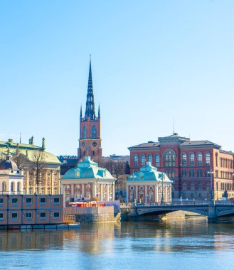 Eski kasaba manzarası (gamla stan). İsveç 'in Stockholm başkenti. Lakeside Panorama. Seyahat fotoğrafı..