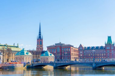 Eski kasaba manzarası (gamla stan). İsveç 'in Stockholm başkenti. Lakeside Panorama. Seyahat fotoğrafı..