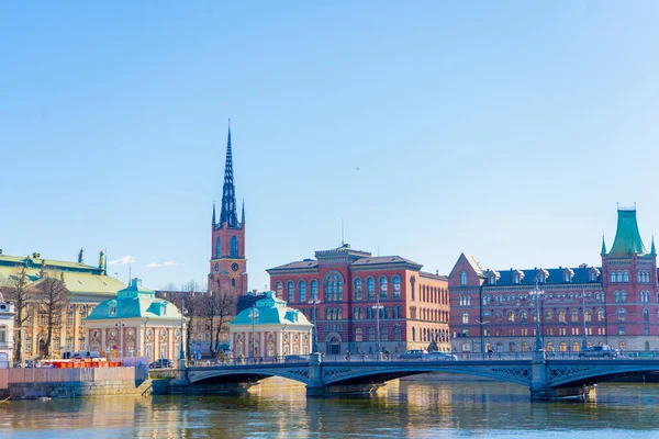 Eski kasaba manzarası (gamla stan). İsveç 'in Stockholm başkenti. Lakeside Panorama. Seyahat fotoğrafı..