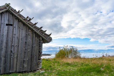 Baltık kıyısında bir köy. İskandinav manzarası. İsveç kıyısı.