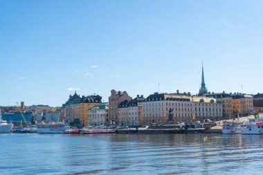 Eski kasaba manzarası (gamla stan). İsveç 'in Stockholm başkenti. Lakeside Panorama. Seyahat fotoğrafı..