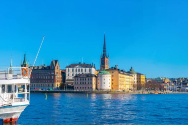 Eski kasaba manzarası (gamla stan). İsveç 'in Stockholm başkenti. Lakeside Panorama. Seyahat fotoğrafı..
