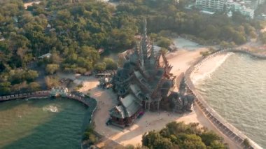 Pattaya, Tayland'daki Hakikat Sığınağı'nın havadan görünümü