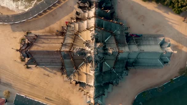 Вид с воздуха на Святилище Истины в Паттайе, Таиланд — стоковое видео