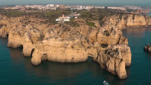 Widok z lotu ptaka Ponta da Piedade w Algarve w Portugalii — Wideo stockowe