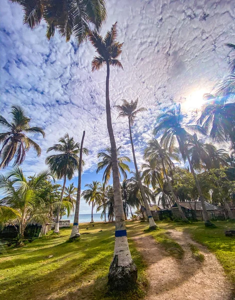 Tintinpan a isla Mucura na ostrovech San Bernardo, na pobřeží Kolumbie — Stock fotografie