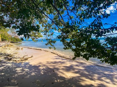 Tintinpan ve Isla Mucura, San Bernardo Adaları, Kolombiya Karayip Sahili