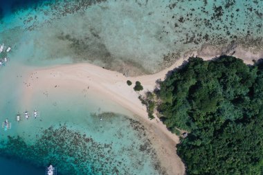 Coron, Palawan, Filipinler 'deki Ditaytayan adasının hava manzarası