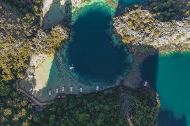 Coron, Palawan, Filipinler 'deki Barakuda Gölü' nün havadan görünüşü