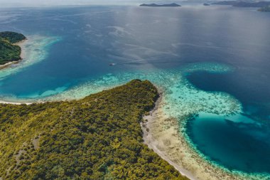 Coron, Palawan, Filipinler 'deki Ditaytayan adasının hava manzarası
