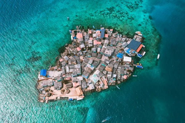 Vue aérienne de Santa Cruz del islote l'île la plus peuplée du monde — Photo
