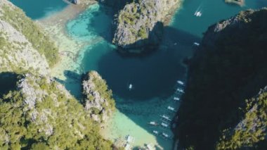 Coron, Palawan, Filipinler 'deki Barakuda Gölü' nün havadan görünüşü
