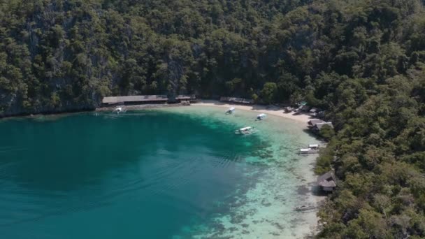 Vista aérea da Ilha Coron em Palawan, Filipinas — Vídeo de Stock