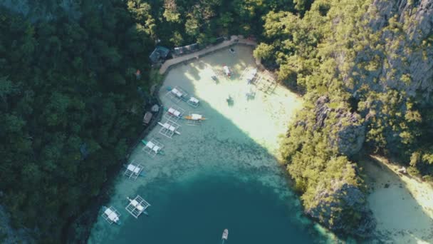 Vue aérienne du lac Barracuda à Coron, Palawan, Philippines — Video