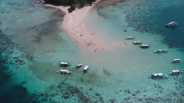 Vista aérea de la isla de Ditaytayan en Coron, Palawan, Filipinas — Vídeos de Stock