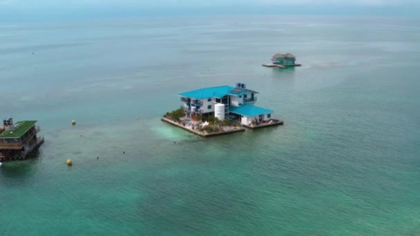 Tintinpan und isla Mucura auf den San Bernardo Inseln an der kolumbianischen Karibikküste — Stockvideo