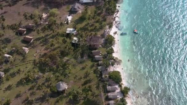 Tintinpan és isla Mucura San Bernardo szigeteken, Kolumbia Karib-tenger partjainál — Stock videók