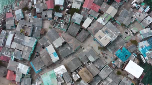 Imagens aéreas de Santa Cruz del islote a ilha mais povoada do mundo — Vídeo de Stock