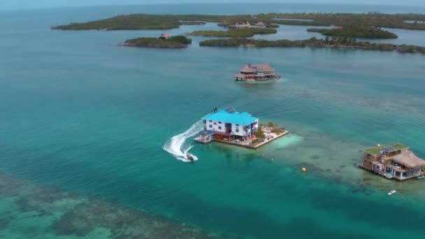 Tintinpan och isla Mucura i San Bernardoöarna, vid Colombias Karibiska kusten — Stockvideo