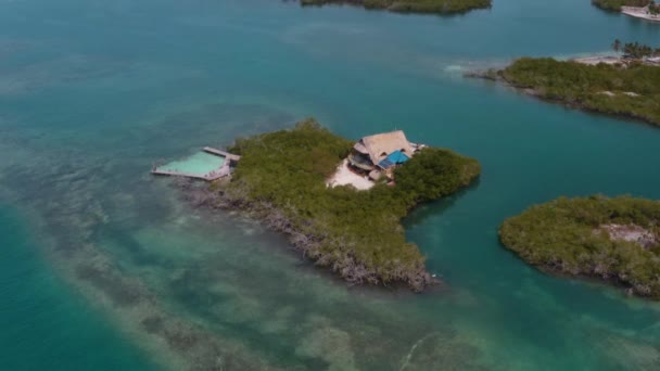 Casa en el Agua, hus på vatten i San Bernardo öarna, på Colombias Karibiska kusten — Stockvideo