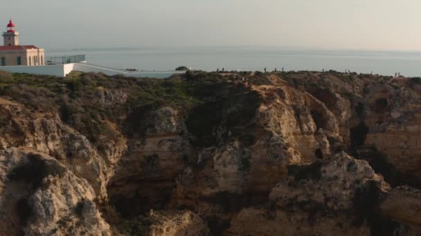 Vista aérea de Ponta da Piedade en Algarve en Portugal — Vídeo de stock