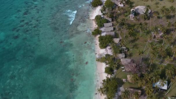 Kuifje en isla Mucura in San Bernardo Eilanden, aan de Caribische kust van Colombië — Stockvideo