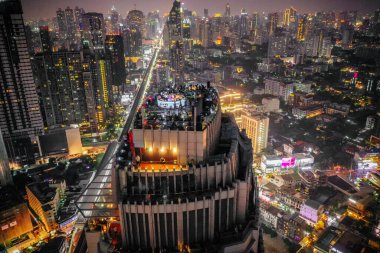 Bangkok Havacılık, Tayland 'ın Sukhumvit ve Thonglor bölgesinin üstünde.