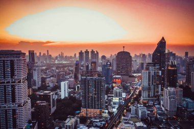 Bangkok Havacılık, Tayland 'ın Sukhumvit ve Thonglor bölgesinin üstünde.