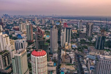 Bangkok Havacılık, Tayland 'ın Sukhumvit ve Thonglor bölgesinin üstünde.
