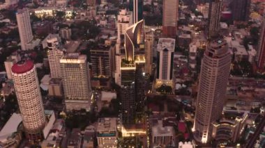 Bangkok Havacılık, Tayland 'ın Sukhumvit ve Thonglor bölgesinin üstünde.