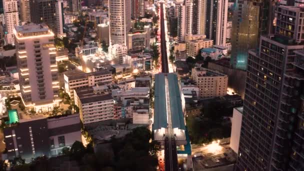 Bangkok Vista aérea, sobre Sukhumvit y el distrito de Thonglor en Tailandia — Vídeo de stock