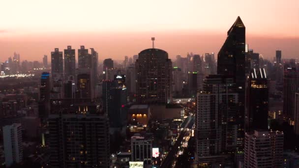 Bangkok Vista aérea, sobre Sukhumvit y el distrito de Thonglor en Tailandia — Vídeo de stock