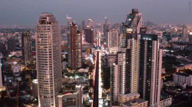 Bangkok Havacılık, Tayland 'ın Sukhumvit ve Thonglor bölgesinin üstünde.