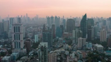 Bangkok Havacılık, Tayland 'ın Sukhumvit ve Thonglor bölgesinin üstünde.