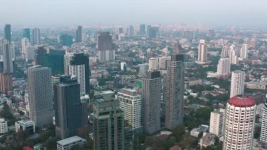 Bangkok Havacılık, Tayland 'ın Sukhumvit ve Thonglor bölgesinin üstünde.