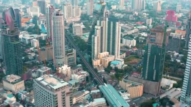 Bangkok Havacılık, Tayland 'ın Sukhumvit ve Thonglor bölgesinin üstünde.