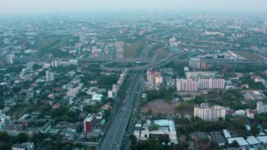 Bangkok Havacılık, Tayland 'ın Ekkamai ilçesinin üstünde.