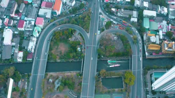 Bangkok Havacılık, Tayland 'ın Ekkamai ilçesinin üstünde. — Stok video