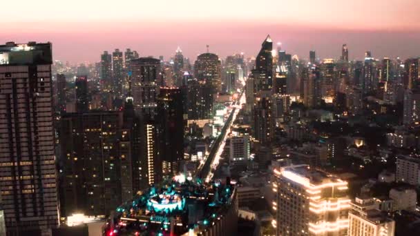 Bangkok Vista aérea, sobre Sukhumvit y el distrito de Thonglor en Tailandia — Vídeos de Stock