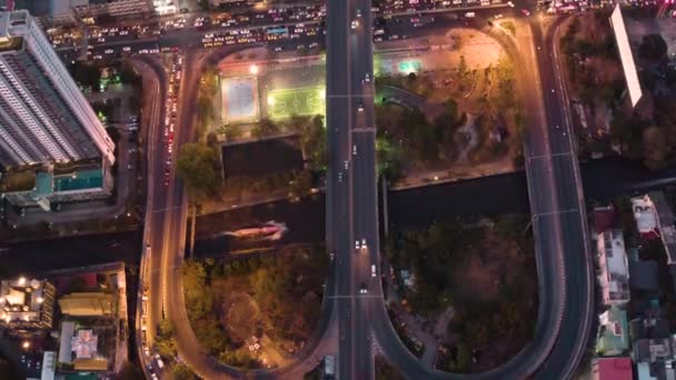 Bangkok Havacılık, Tayland 'ın Ekkamai ilçesinin üstünde. — Stok video