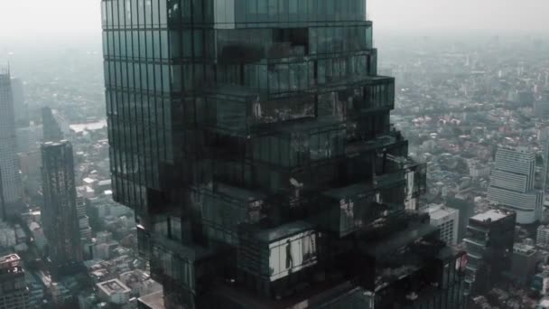 Luftaufnahme des Sathorn Distrikts, Chong Nonsi, King Power Mahanakhon Turm und Skywalk in Bangkok, Thailand — Stockvideo