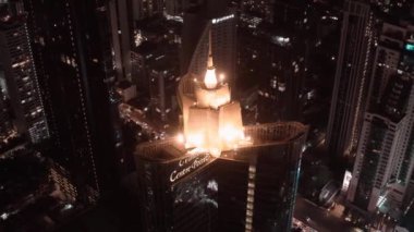 Bangkok Tayland 'daki Asoke kavşağı ve gökyüzü tren istasyonunun hava görüntüsü