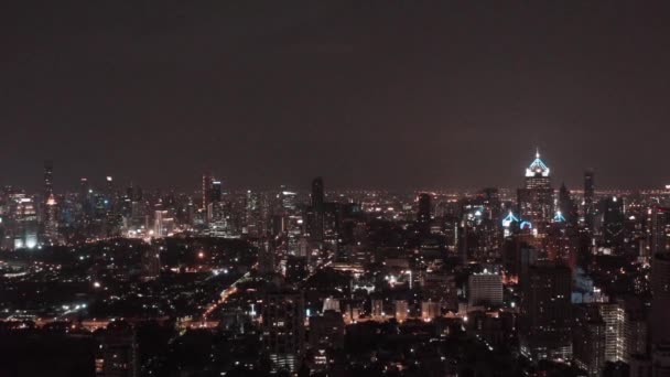 Luchtfoto van Asoke kruispunt en sky station in Bangkok Thailand — Stockvideo